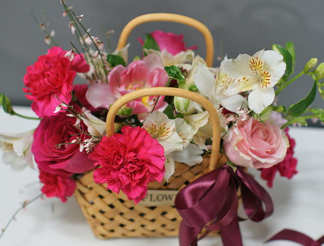Basket of Roses 'Spring' photo